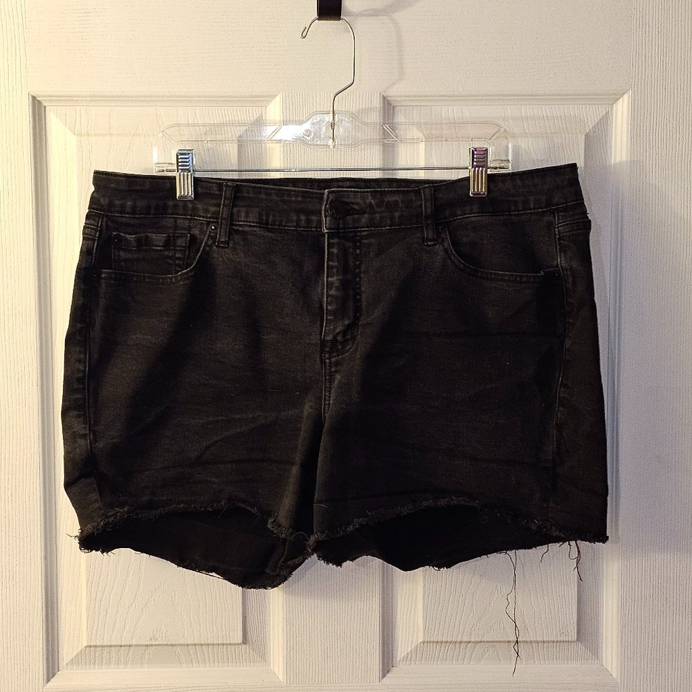 Torrid 5 Inch Vintage Stretch Mid-Rise Short